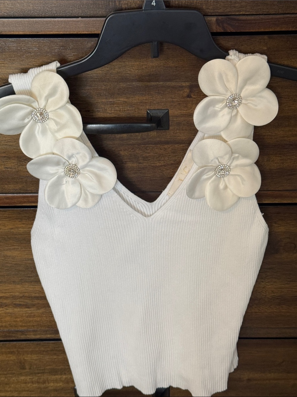 Women’s Ivory Floral-Accent Ribbed Tank Top